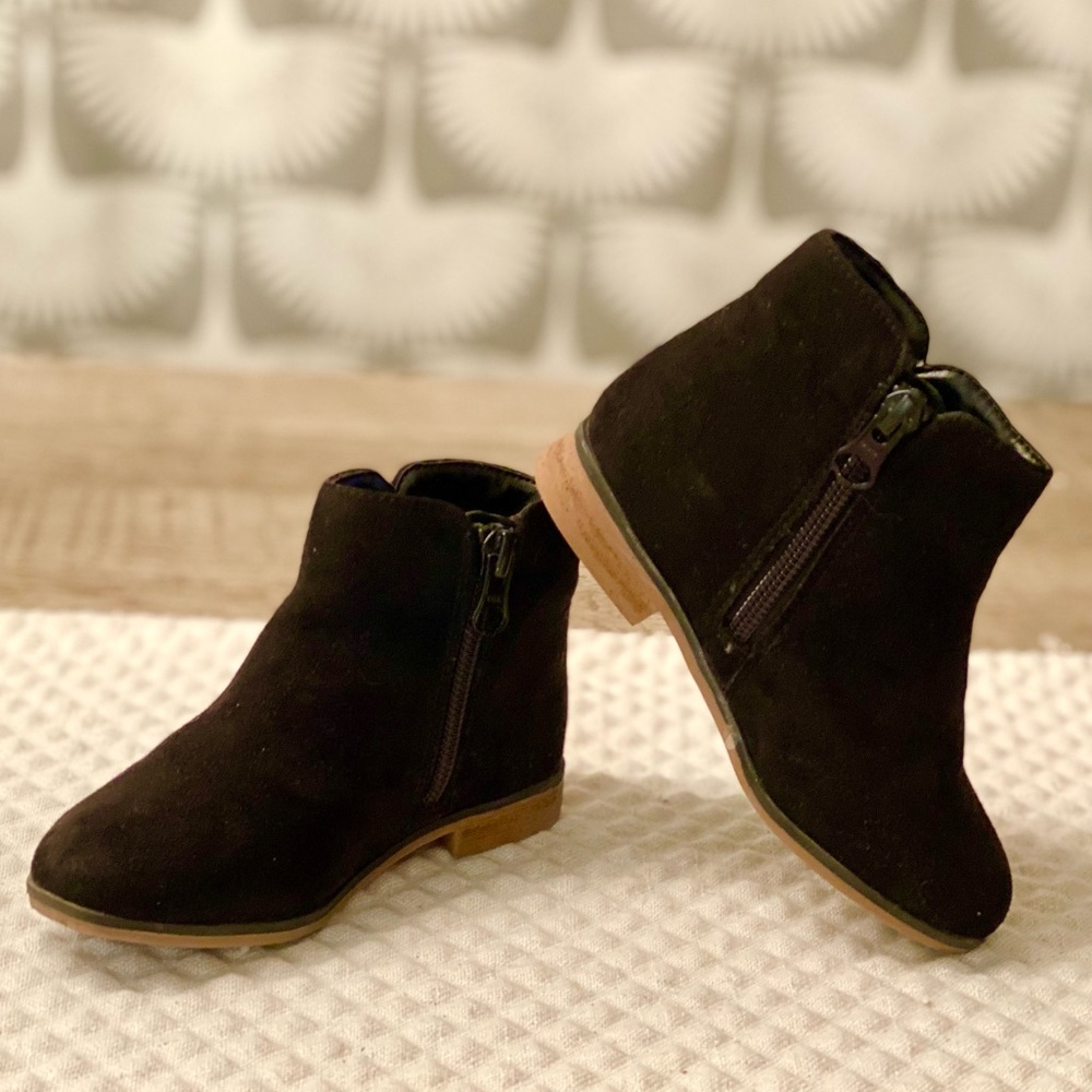 *EUC* Cat & Jack Zipper Slip On Chelsea Black Kids Booties